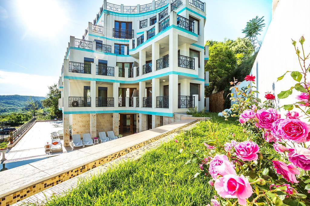 Aparthotel Prostor Kavarna Buitenkant foto