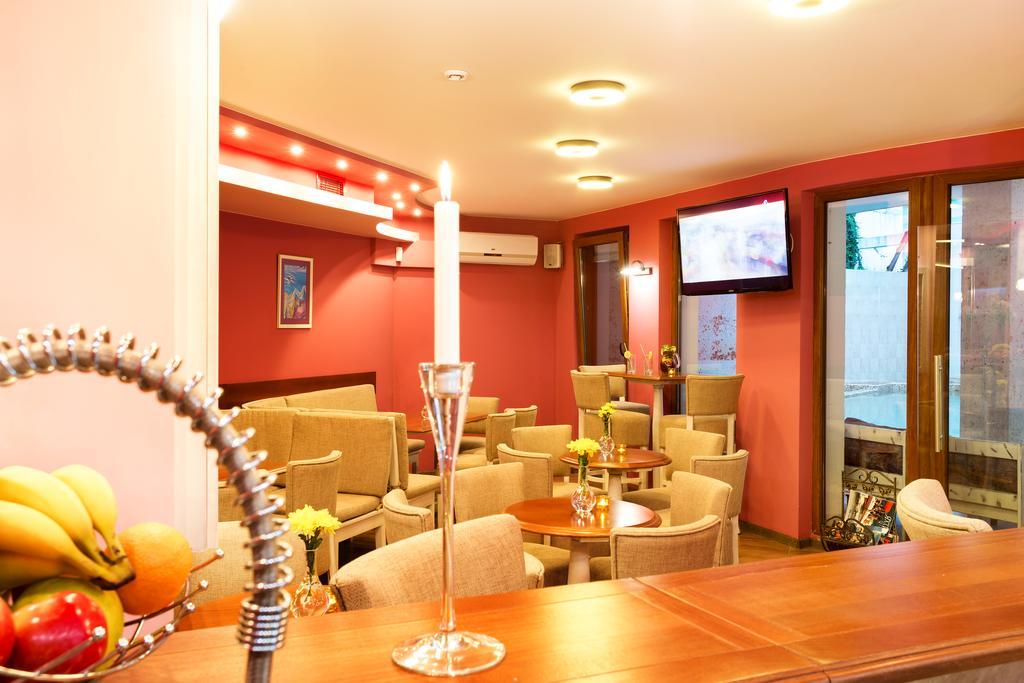 Aparthotel Prostor Kavarna Buitenkant foto